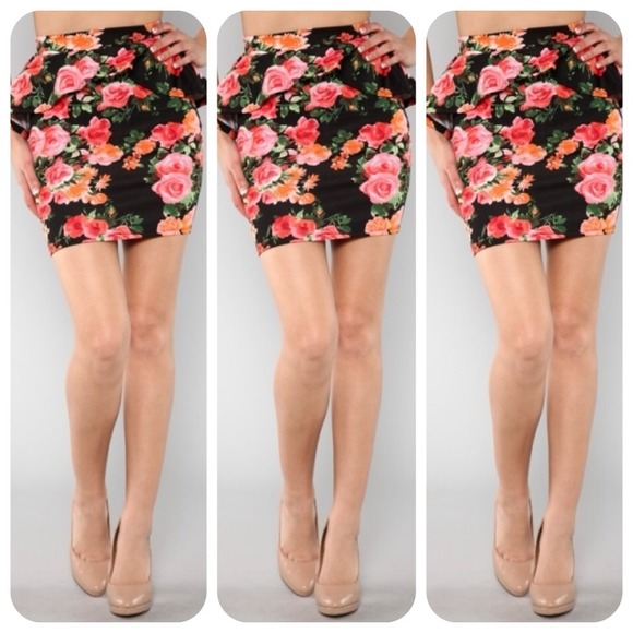 🎉Host Pick!!🎉 Floral Peplum Skirt