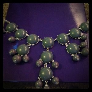 Adjustable necklace/gray with silver