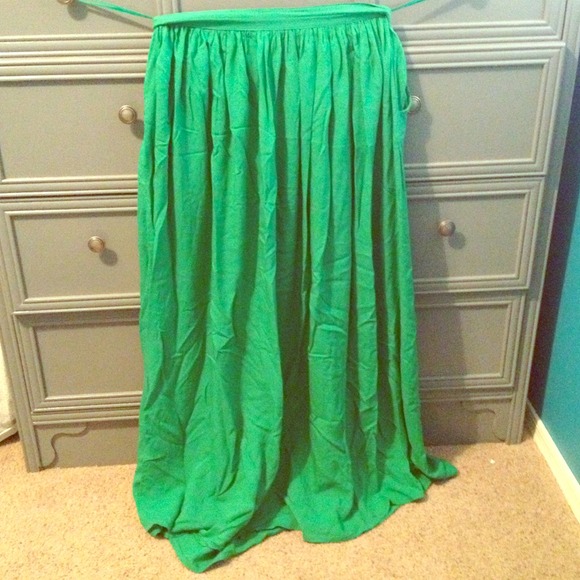🚫🚫SOLD🚫🚫Green maxi skirt **REDUCED**
