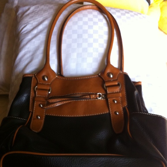 Bags - Leather black and brown purse in good condition. Bags - Leather black and brown purse in good condition.