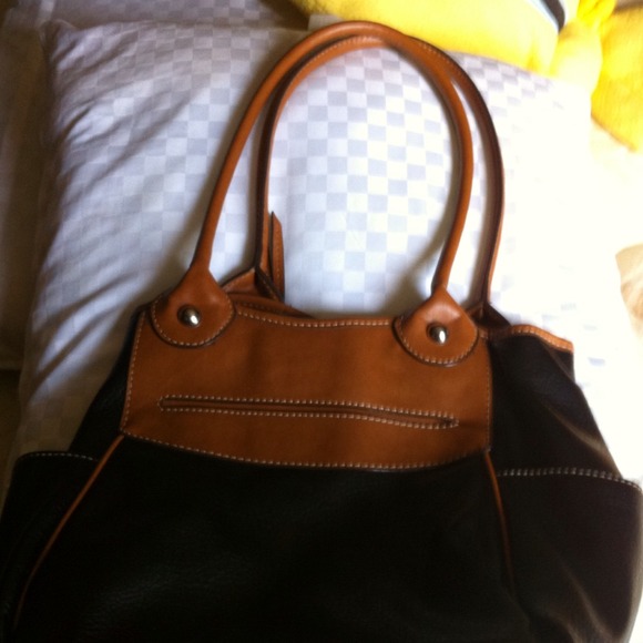 Bags - Leather black and brown purse in good condition. Bags - Leather black and brown purse in good condition.