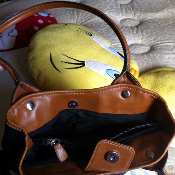Bags - Leather black and brown purse in good condition. Bags - Leather black and brown purse in good condition.