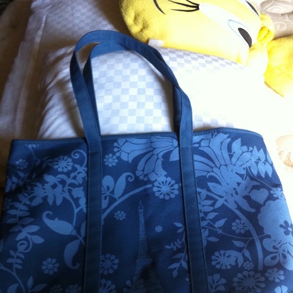 Pretty Lancôme  floral purse,never used. Sold