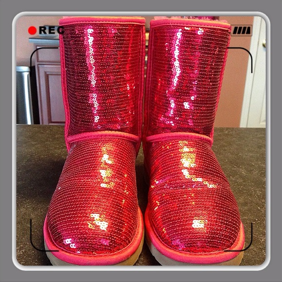 ❤Red sparkle UGG. Size 7. Authentic !❤