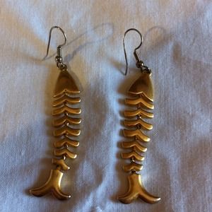 Vintage fish bone gold tone pierced earrings