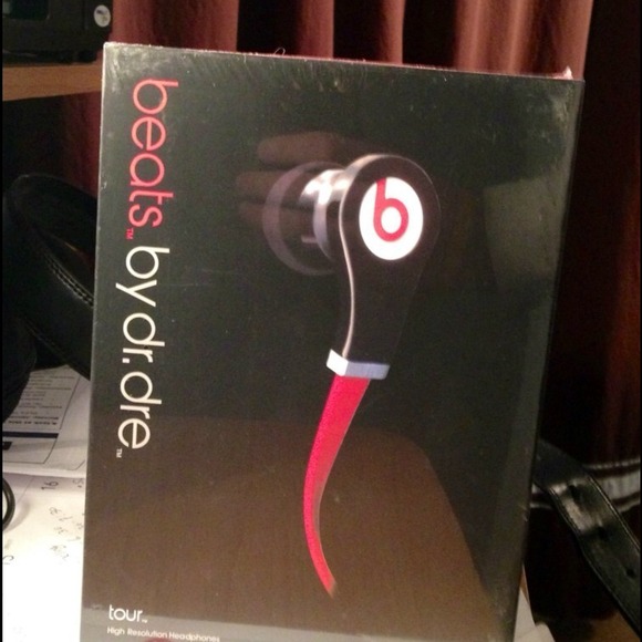 *****Reserve for ericaluv***Beats ear plug by Dr.