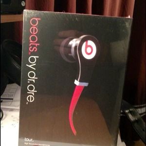 *****Reserve for ericaluv***Beats ear plug by Dr.