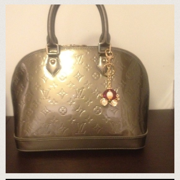 Lookin for a lv bag or copy