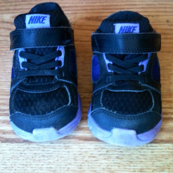 Girls purple nikes