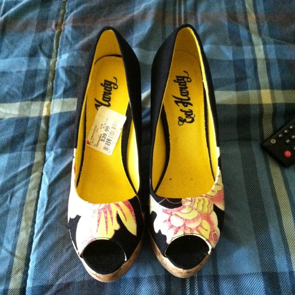 Ed hardy black with yellow flower wedges