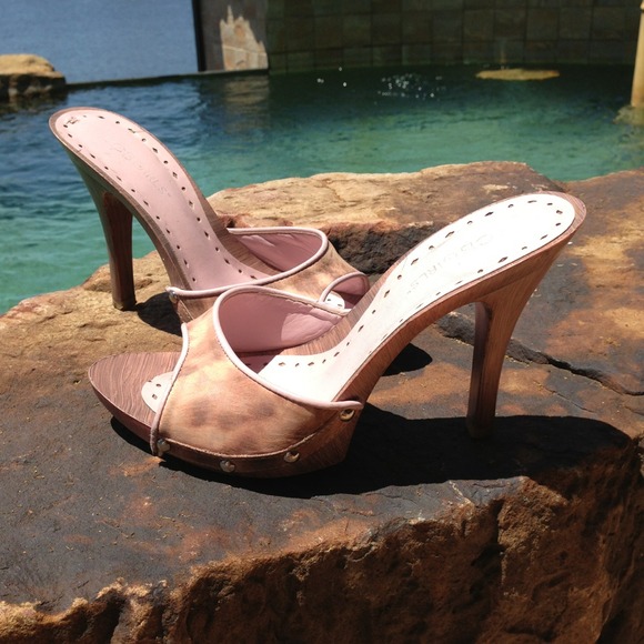 🌟bUNDLED🌟BCBG heels size 5.