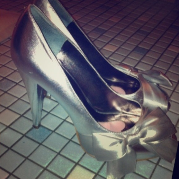 Paris Hilton Bow tie heels