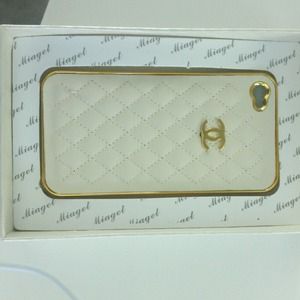 iPhone 4S Chanel case