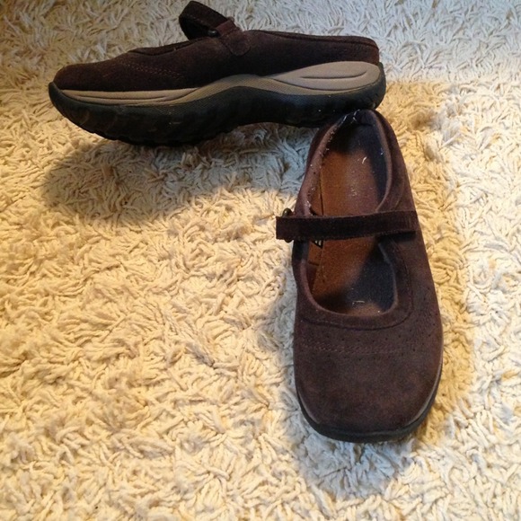 Cute brown LL Bean shoes - Picture 2 of 4