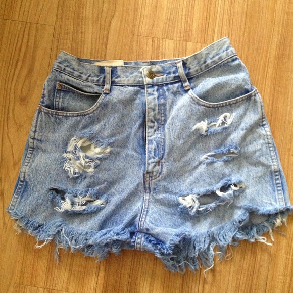 Denim - Acid wash high waited shorts