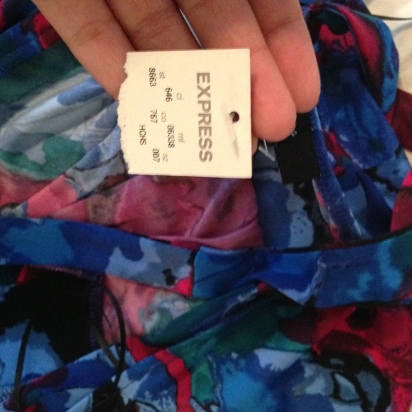 ❤Sold❤Express top - Picture 3 of 3