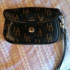 Dooney and bourke wristlet