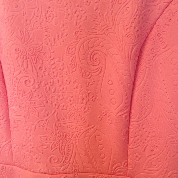 Beautiful coral dress - Picture 2 of 4