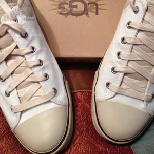 WOW Ugg "chuck" style tennis shoes.