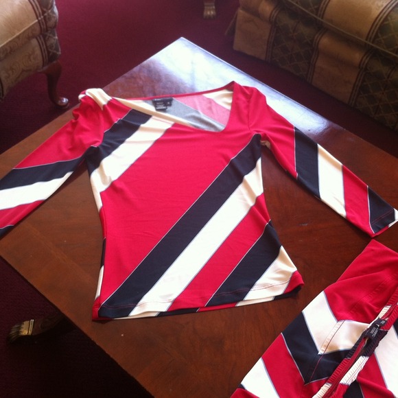 BCBG asymmetric top small - Picture 3 of 3