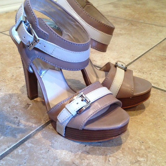 💰Sold💰Michael Kors Grace platform sandals