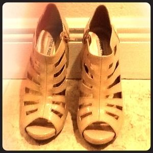 SALE! Steve Madden Gladiator PeepToe Heels