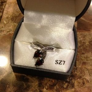 Marcasite and 925 silver criss cross ring garnet