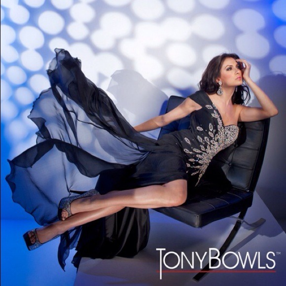 PRICE LOWERED! NWOT Tony Bowls Prom Pageant Dress - Picture 2 of 4