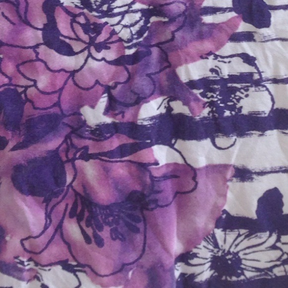 💄 Express V-neck 🌂 - Picture 3 of 3