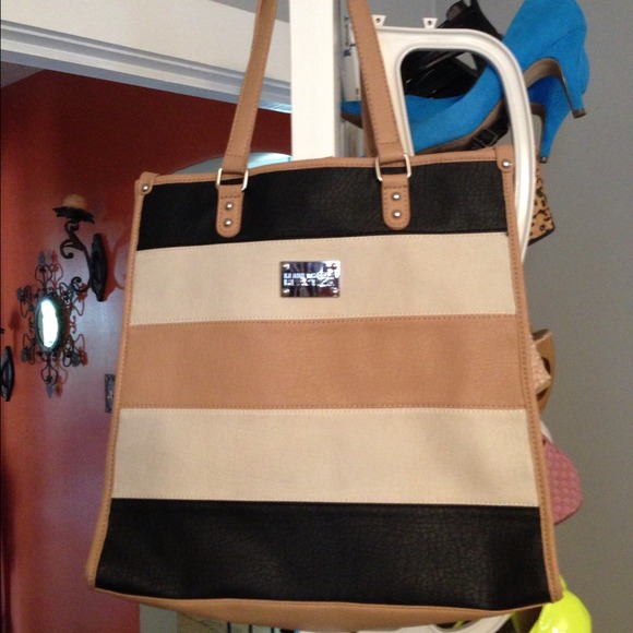 Keneth Cole purse