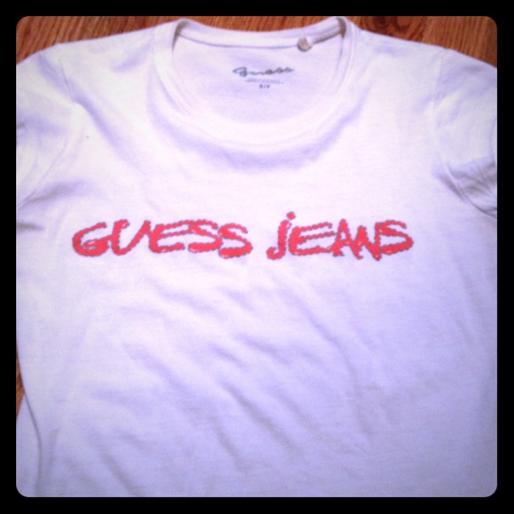 ⛔️sold guess tee