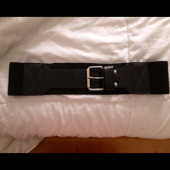✋Sold✋ Stretchy black thick belt