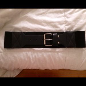 ✋Sold✋ Stretchy black thick belt