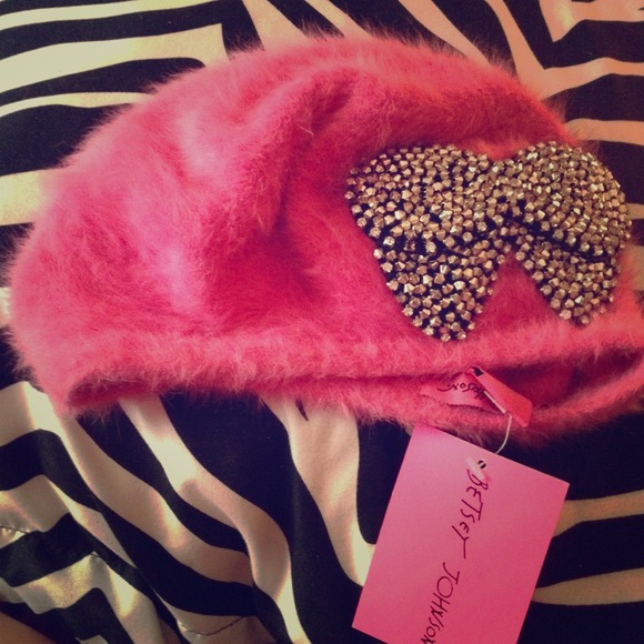 Pink betsey Johnson beret .!