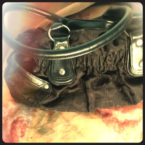 A small blk cute purse