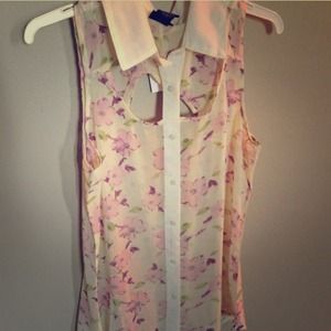 LAST CHANCE 💋 Peekaboo Floral Blouse