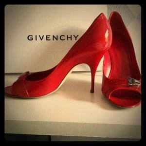 *SOLD IN BUNDLE* Authentic Givenchy Pumps!