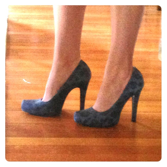 🚩SOLD Gianni Bini Blue Leopard  pumps!!!!!
