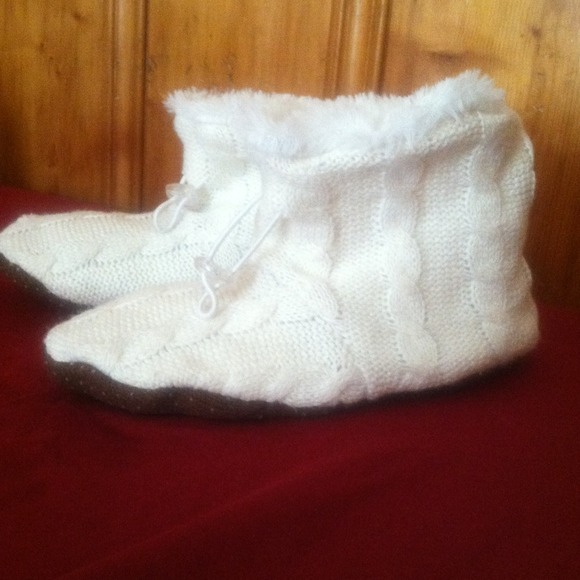 NWOT white slippers - Picture 1 of 4