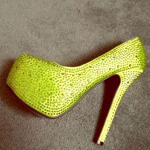 Green shoes!! Great for sommer time!!