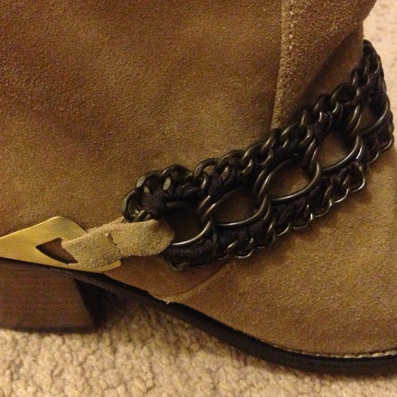 🚫SOLD IN BUNDLE! Suede ruffled boots - Picture 3 of 4