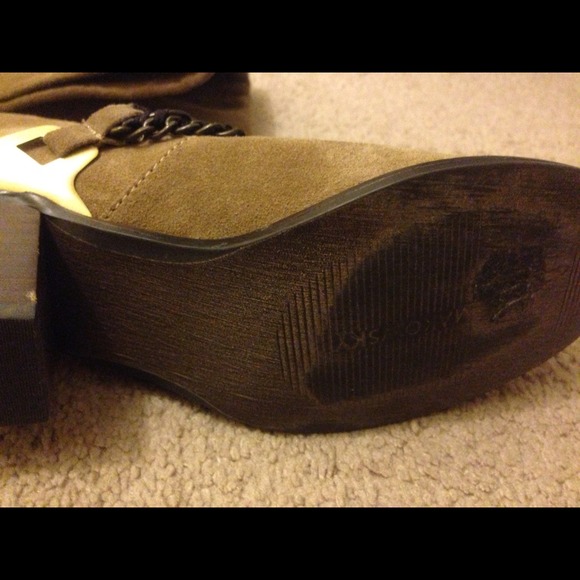 🚫SOLD IN BUNDLE! Suede ruffled boots - Picture 4 of 4