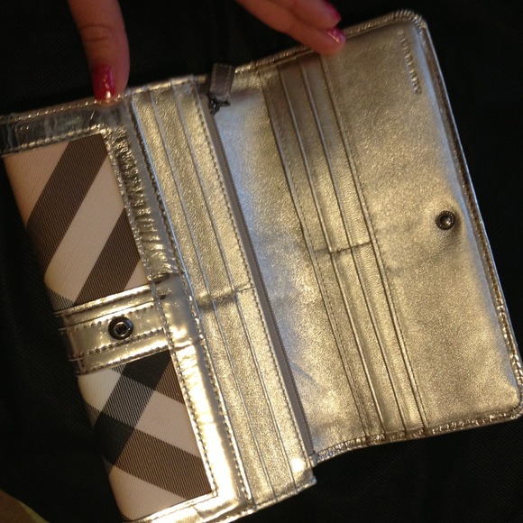 π«SOLDπ« Authentic Burberry Wallet - Picture 2 of 4