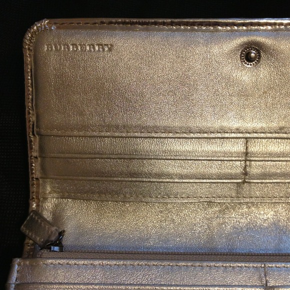π«SOLDπ« Authentic Burberry Wallet - Picture 3 of 4