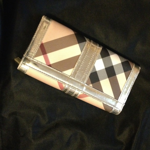 π«SOLDπ« Authentic Burberry Wallet - Picture 4 of 4