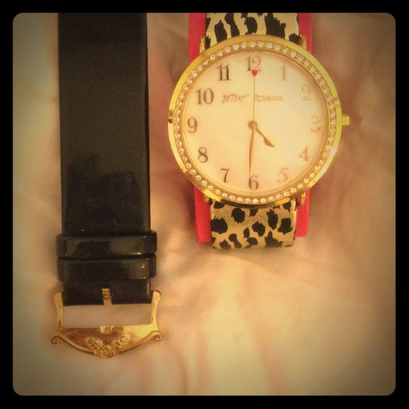 📛SOLD!!📛Betsey Johnson changeable strap watch!