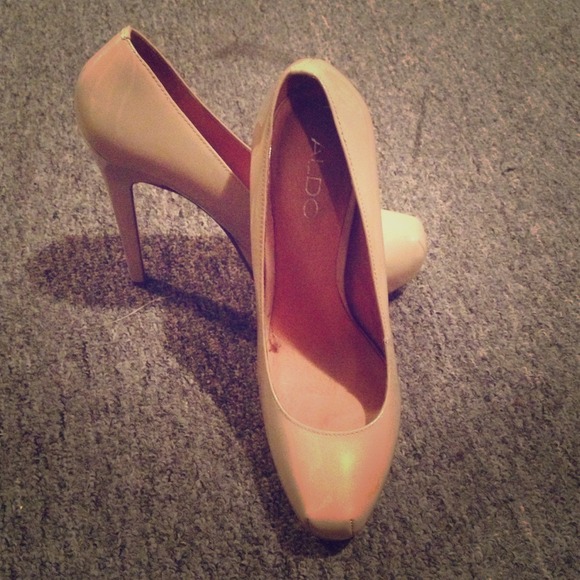 ♨REDUCED♨ Nude Aldo Pumps