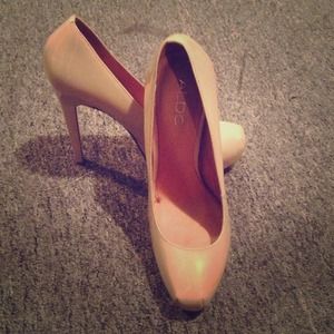 ♨REDUCED♨ Nude Aldo Pumps