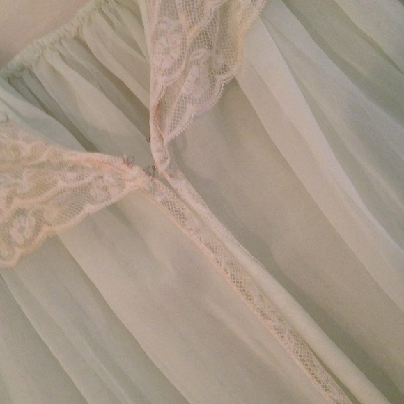 Vintage Robe - Picture 3 of 3
