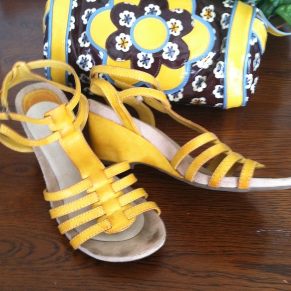 🌻🌻mustard leather shoe&sandal